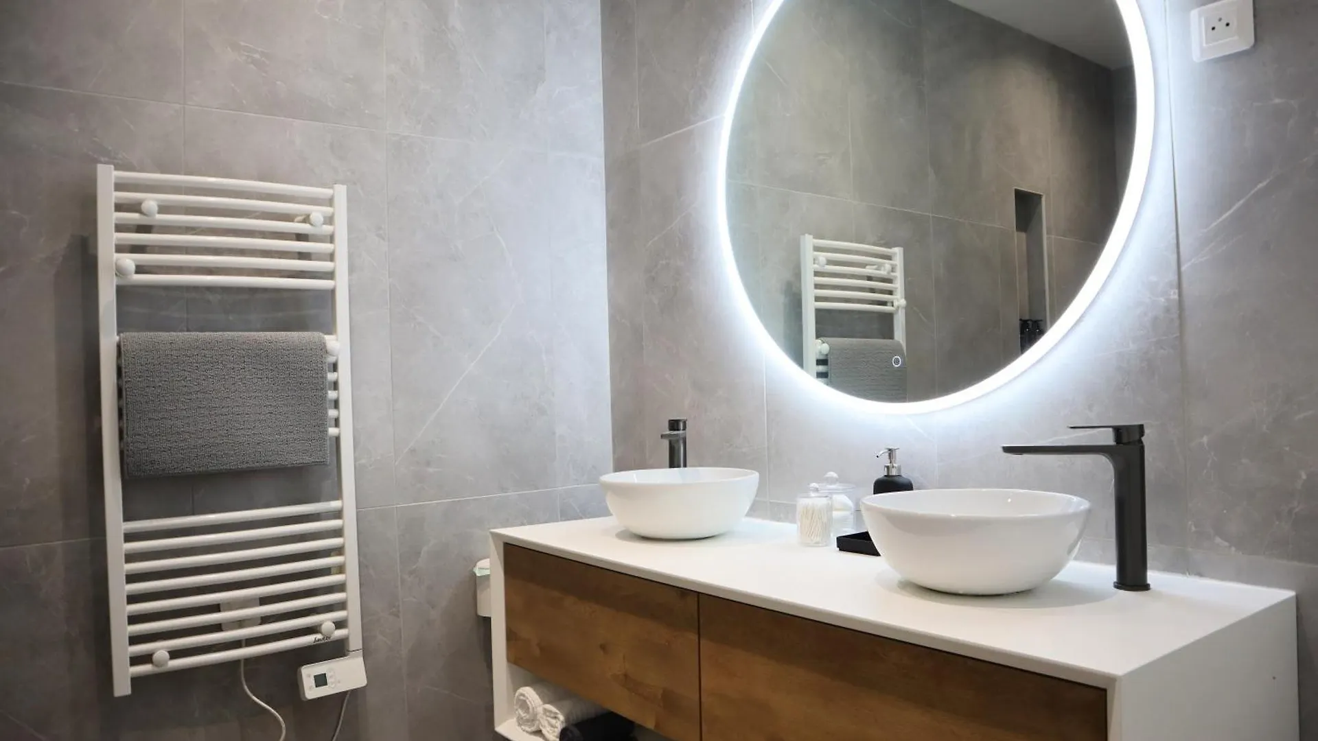 Nova House T2 Apartment Meyzieu France